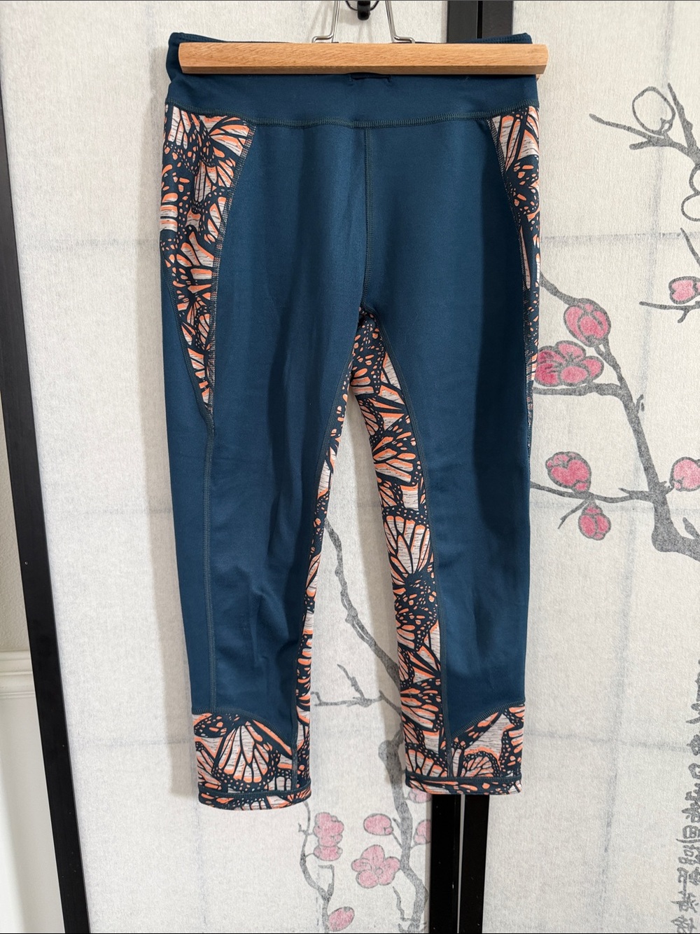 Sweaty Betty Reversible Cropped Teal High-Waist Leggings with Butterfly Pattern